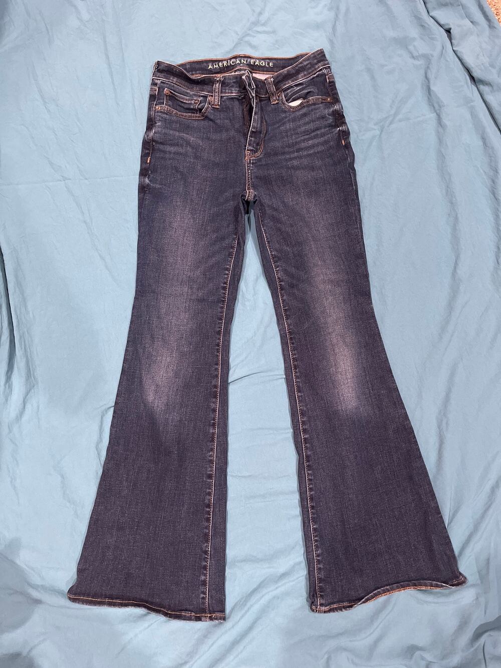 American Eagle Super High-Waisted Flare Jeans Size 2 Short